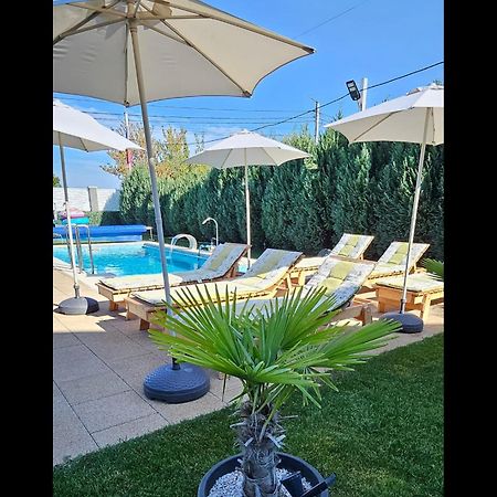Danube Home Ostrovu Corbului Ngoại thất bức ảnh