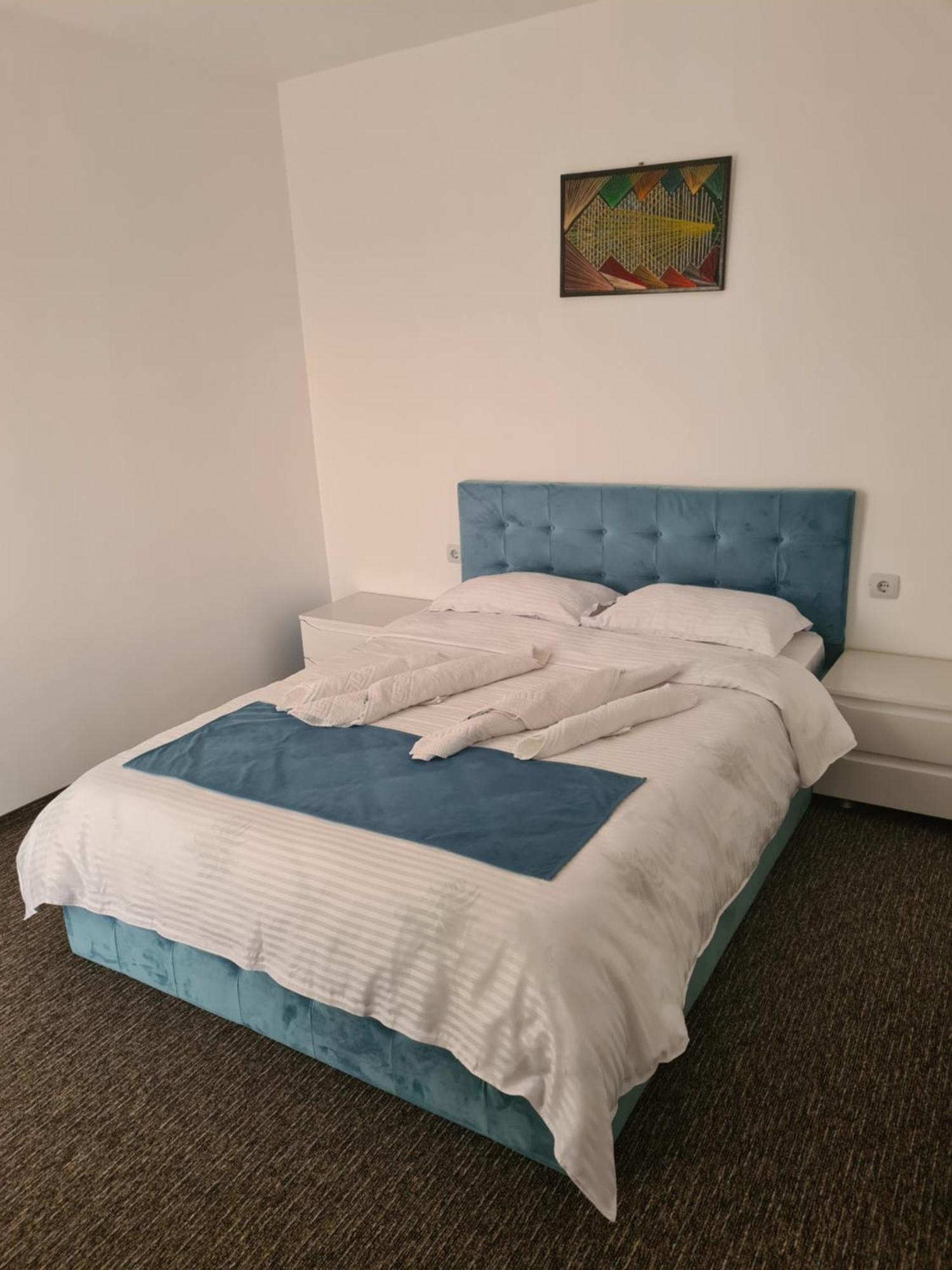 Danube Home Ostrovu Corbului Ngoại thất bức ảnh