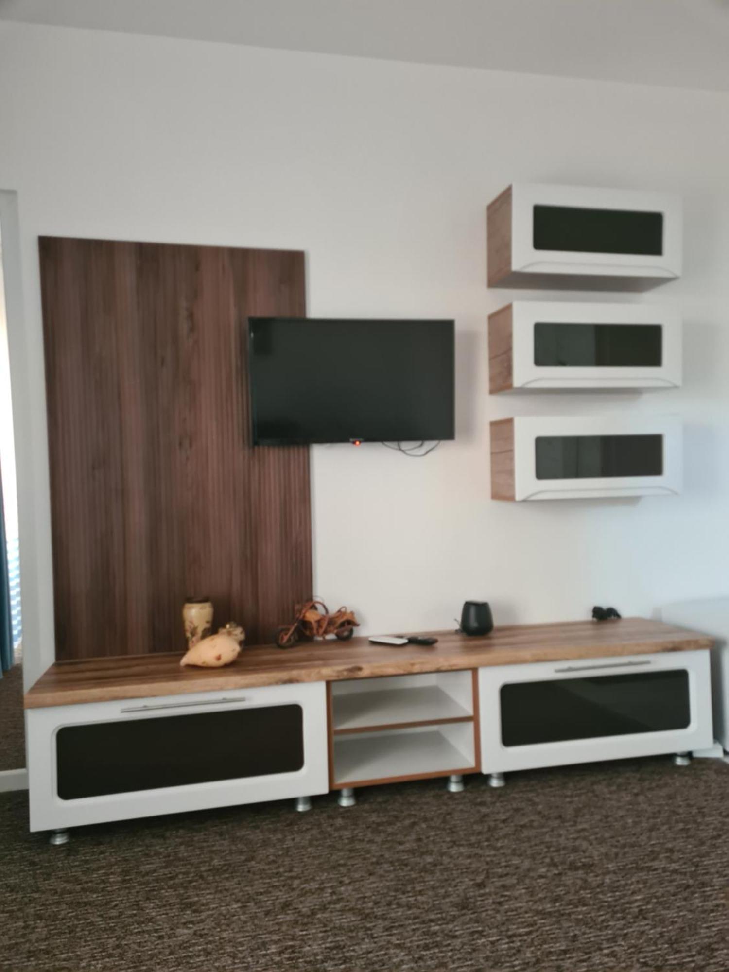 Danube Home Ostrovu Corbului Ngoại thất bức ảnh