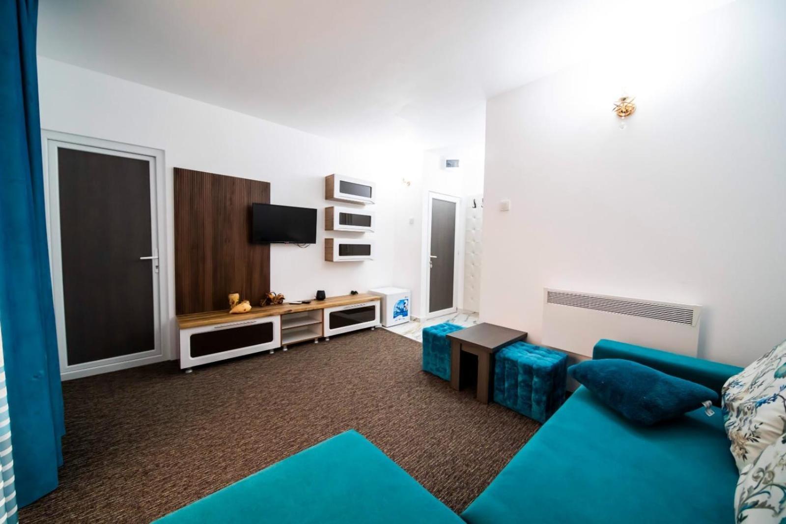 Danube Home Ostrovu Corbului Ngoại thất bức ảnh