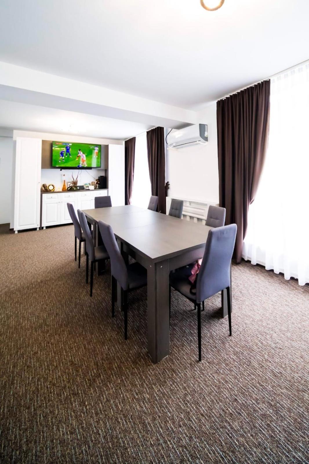 Danube Home Ostrovu Corbului Ngoại thất bức ảnh