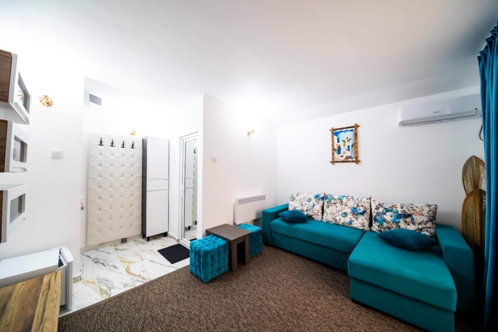 Danube Home Ostrovu Corbului Ngoại thất bức ảnh